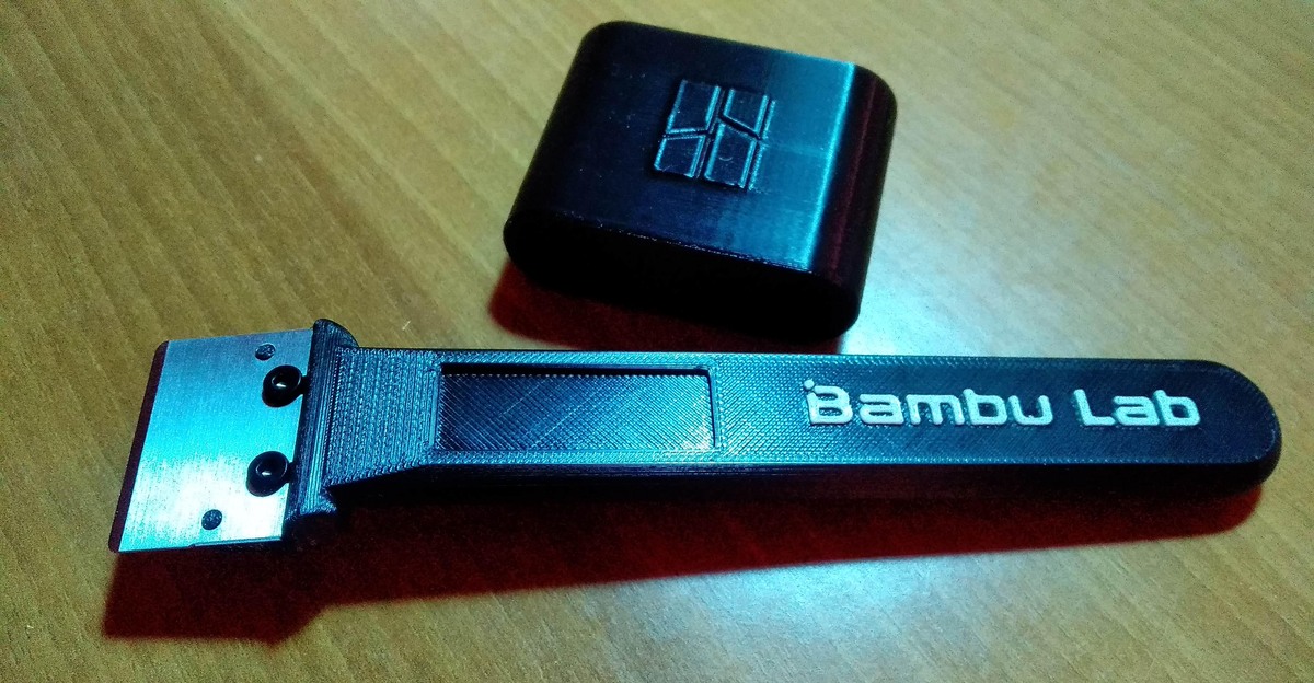 Черный шпатель для Bambu P1S, напечатанный из PETG